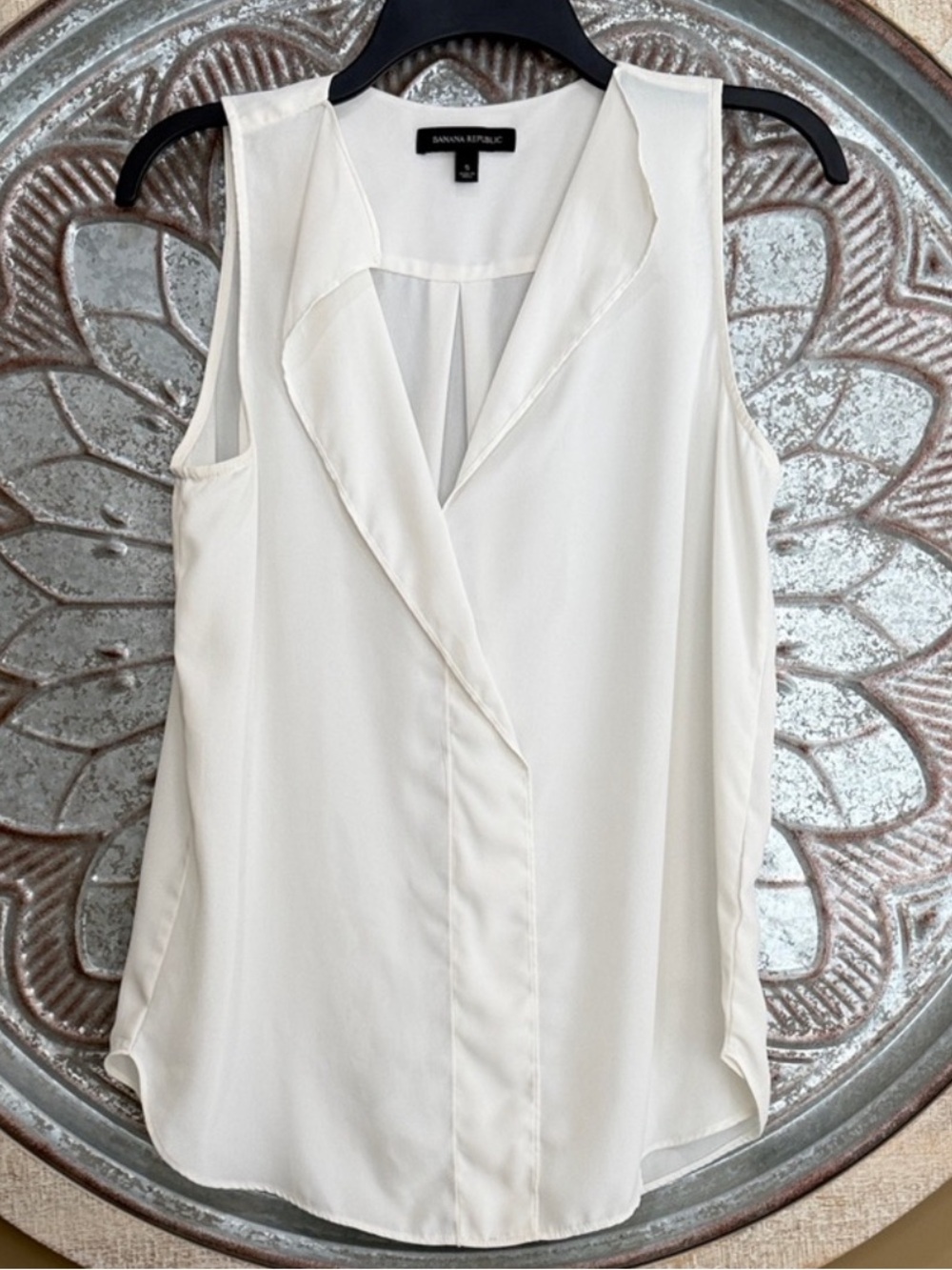 Banana Republic Ivory Sleeveless Draped V-Neck Layering Camisole